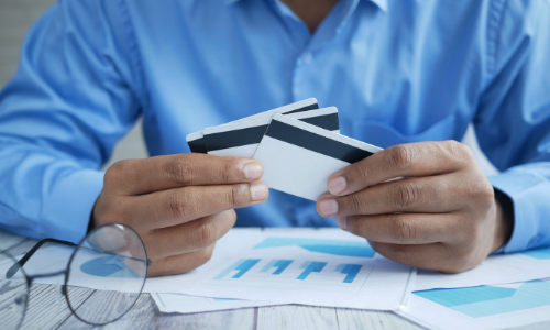 Does closing a credit card hurt your credit?